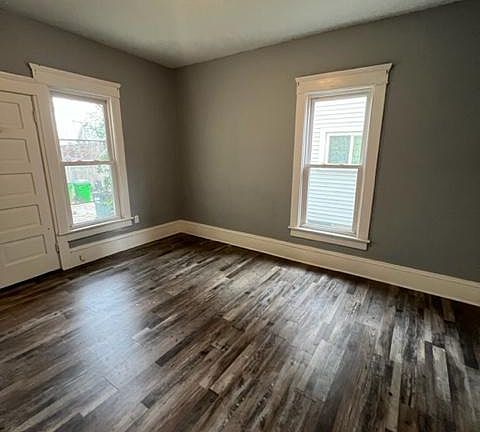 3rd image of 313 5th St NW