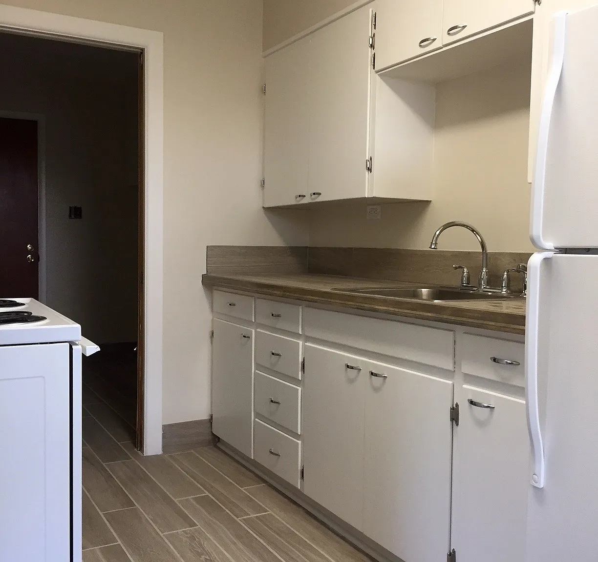 118 N Ash St — Photo 3