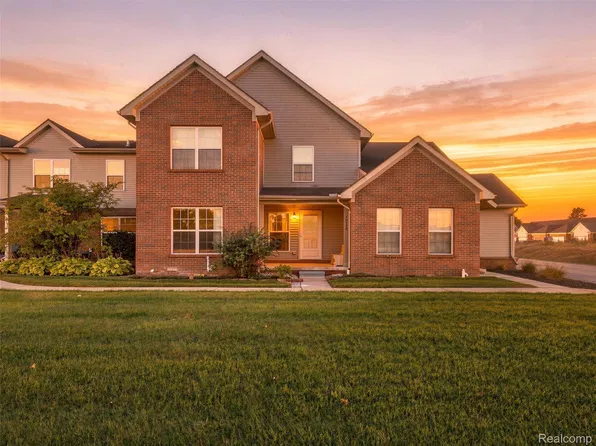 48728 Chester Ct, Chesterfield, MI 48047