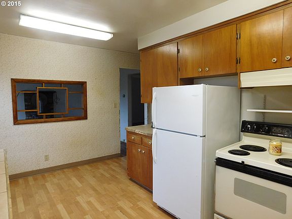 4th image of 1565 Baker St NE