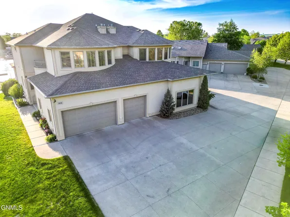 1408 Riverwood Dr, Bismarck, ND 58504
