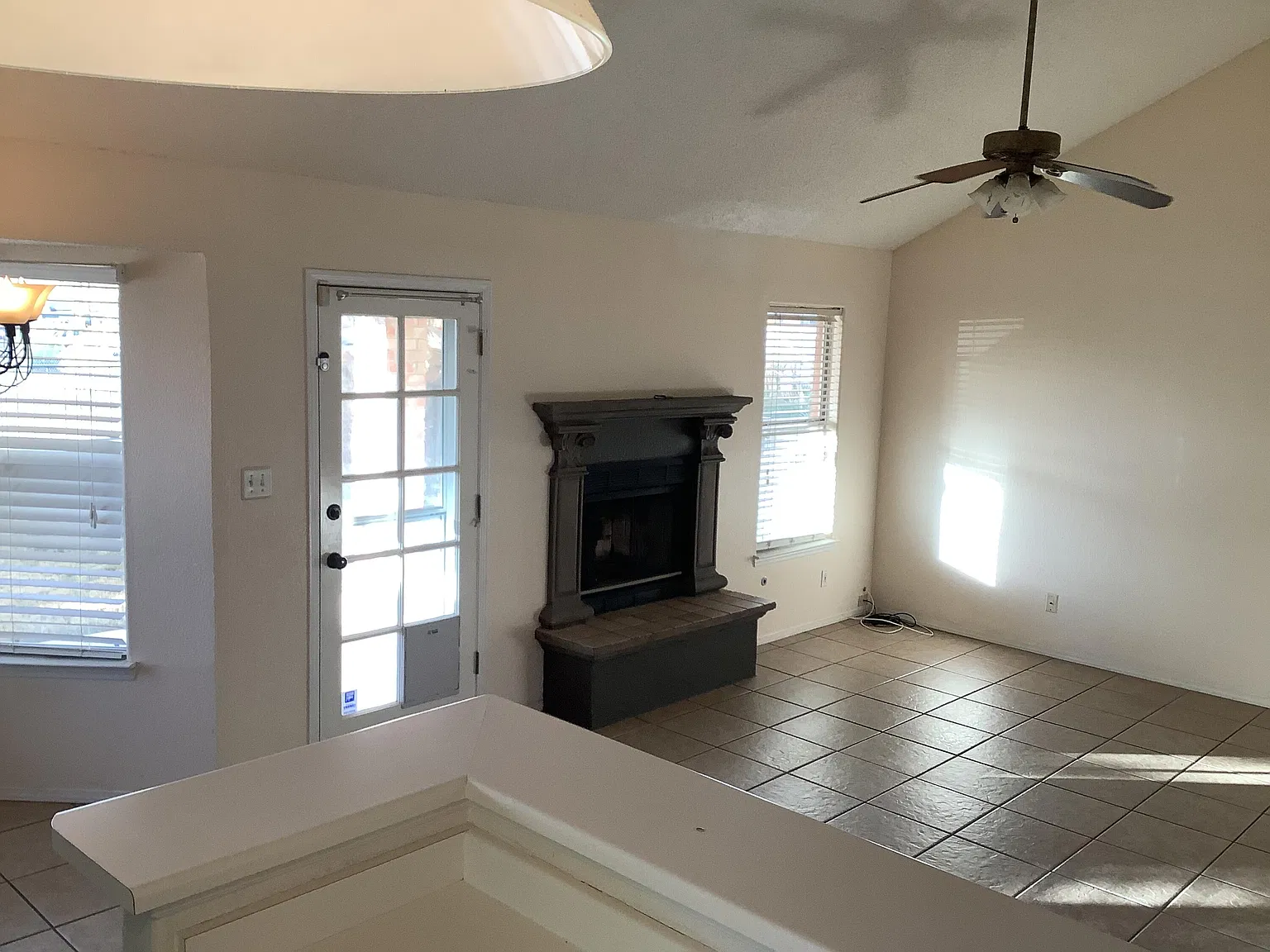 4 bed, 2.0 bath, 1845 sqft, $2,400 — Photo 4