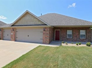 3902 SW Hollowbrook St, Bentonville, AR 72713