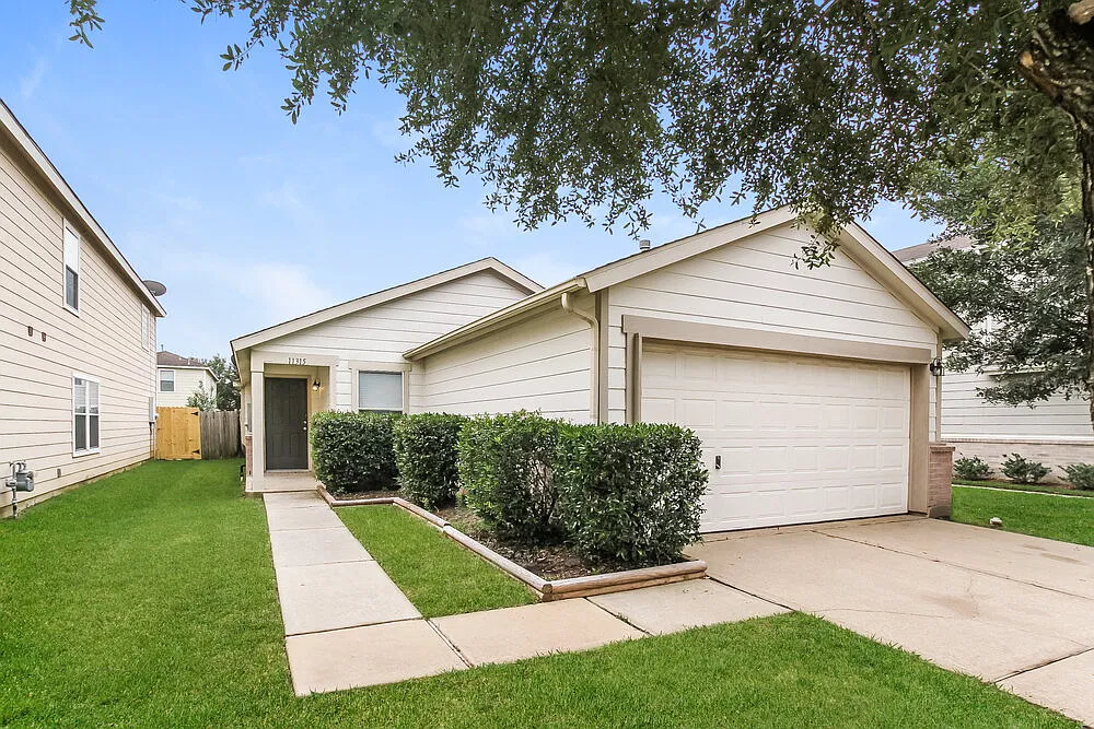 3 bed, 2.0 bath, 1474 sqft, $1,740 — Photo 3