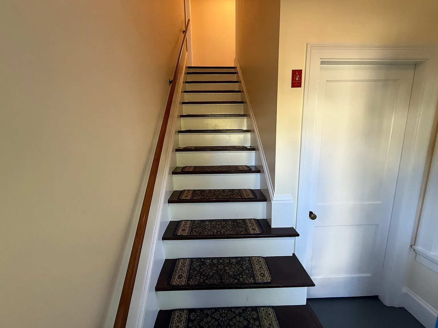 1 bed, 1.0 bath, 1000 sqft, $1,100 — Photo 2