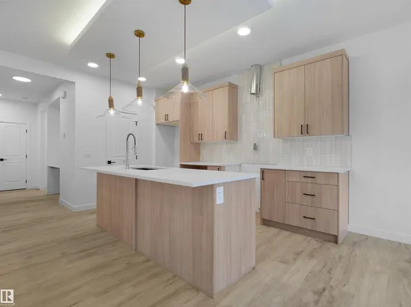 8235 Kiriak Loop, Edmonton, AB T6W 5S2
