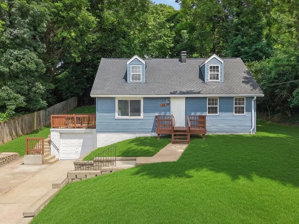 16 Lansing Ave
