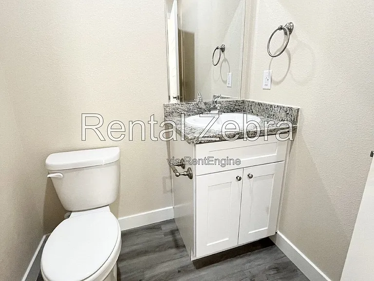 1310 Playa Del Rey Dr — Photo 9