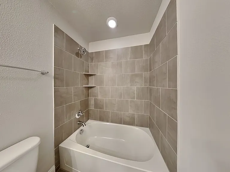 315 Athenia Dr — Photo 14