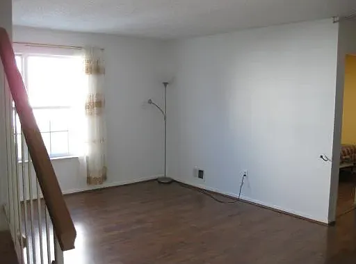 2 bed, 1050 sqft, $2,300 — Photo 3