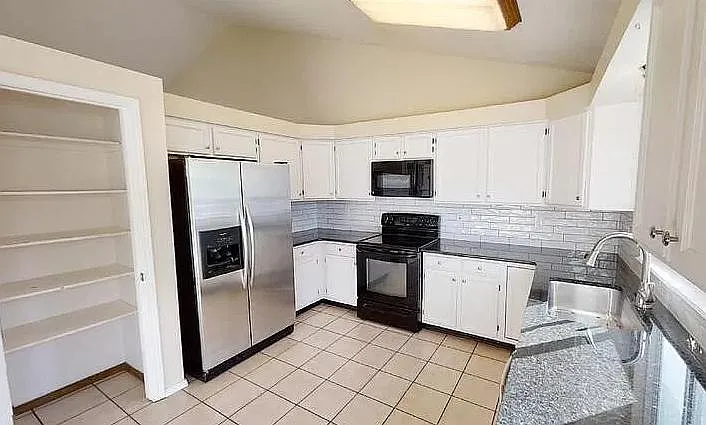 7836 Scarborough Dr — Photo 29