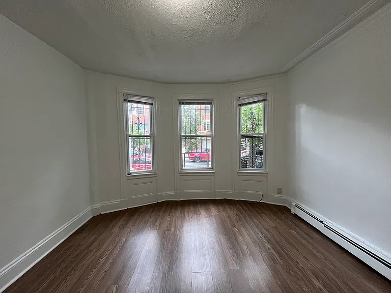 31 Van Nostrand Ave — Photo 8