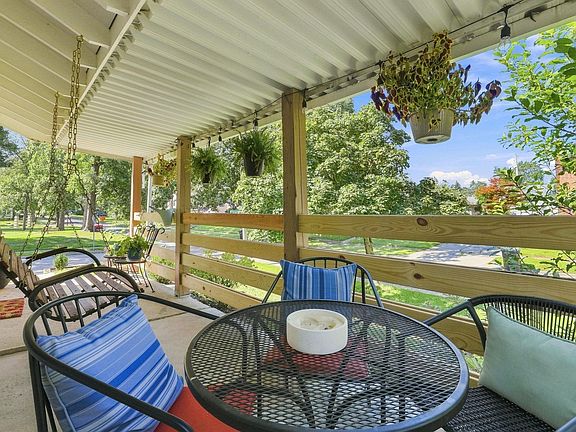 4th image of 2702 Leroy Ave