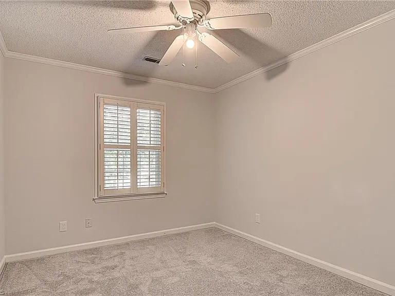 4635 Lawndale Dr — Photo 6
