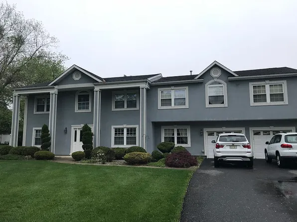 22 Greenleaf Dr, Manalapan, NJ 07726