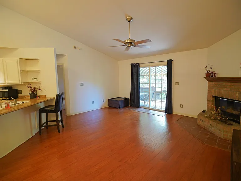 4472 Bay Shore Cir — Photo 3