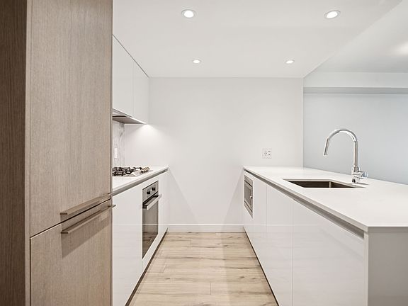 5th image of 1107 Richards St #201