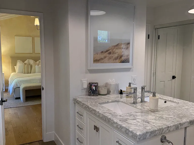 2964 Mandeville Canyon Rd — Photo 17