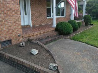 327 Swanns Point Cir, Hampton, VA 23669