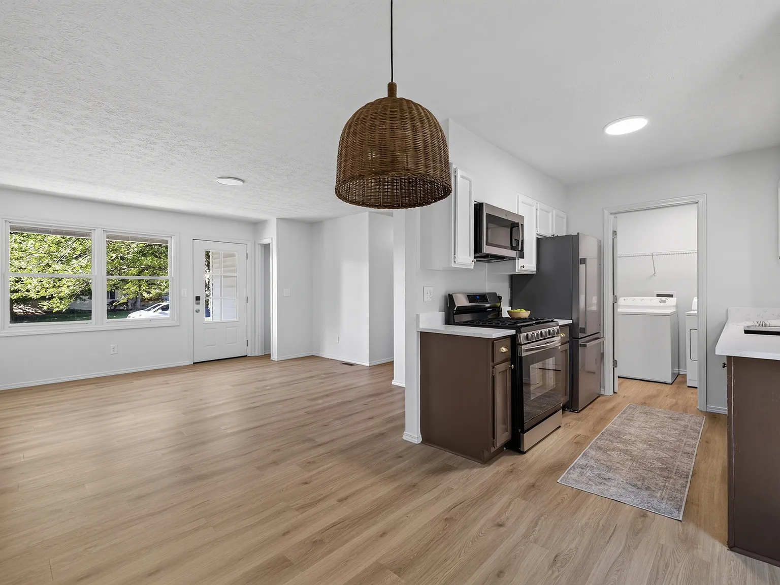 3 bed, 1008 sqft, $1,795 — Photo 2