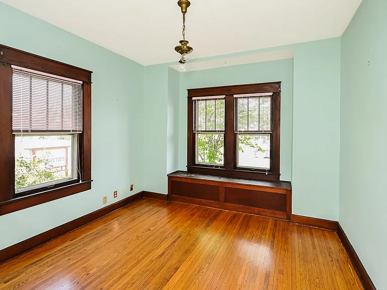 West bedroom.