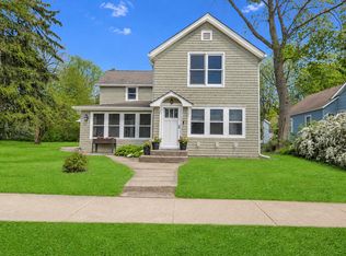 183 Lincoln Pkwy, Crystal Lake, IL 60014