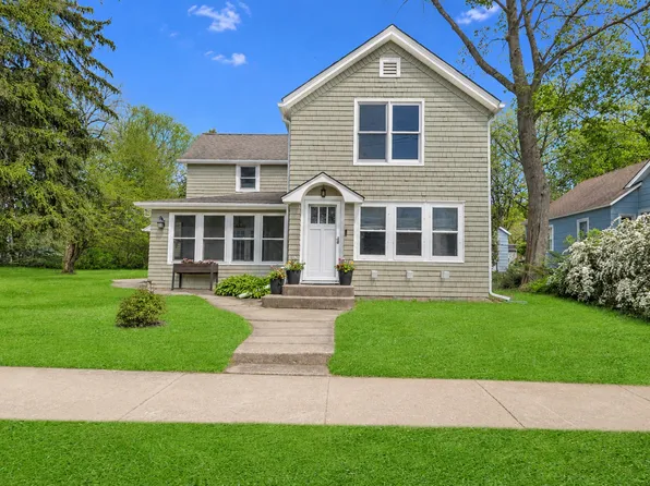 183 Lincoln Pkwy, Crystal Lake, IL 60014