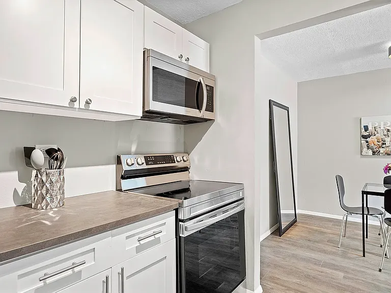 10524-10532 Clifton Blvd — Photo 7
