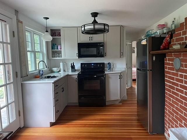 2nd image of 13 Bayview Rd