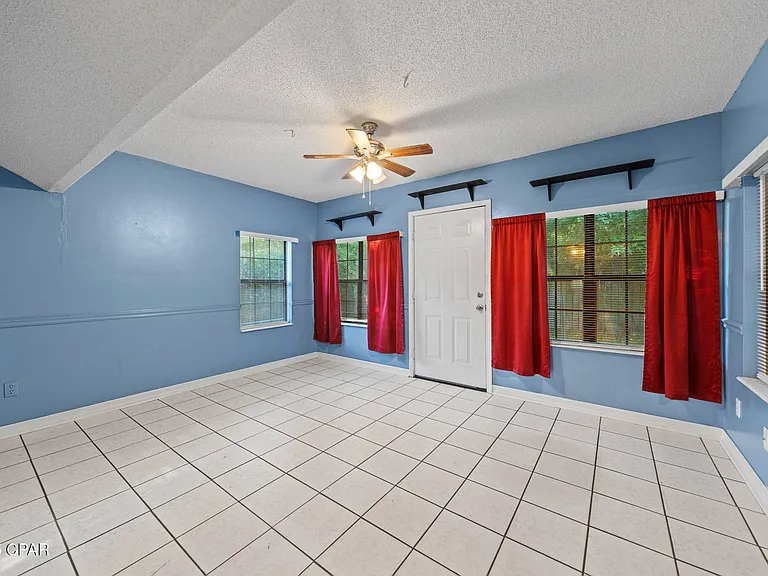 301 Fairway Blvd — Photo 24