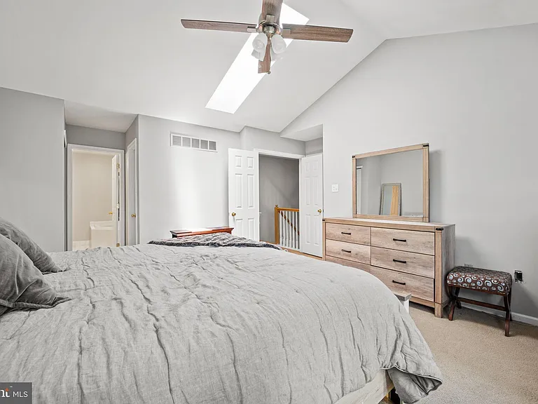 410 Fairview Way — Photo 17