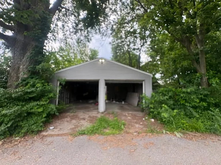 2857 Indianapolis Ave — Photo 17