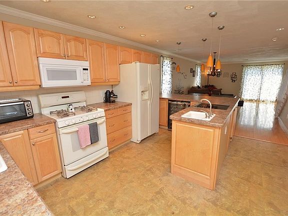 5th image of 200 Cannon St APT 162