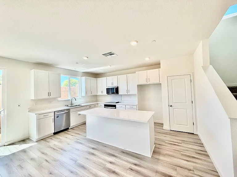 1992 Talavera Dr #0 — Photo 2