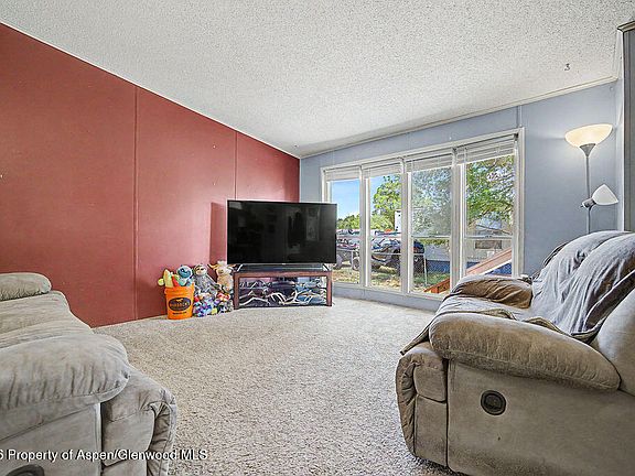 4th image of 587 Conner Dr