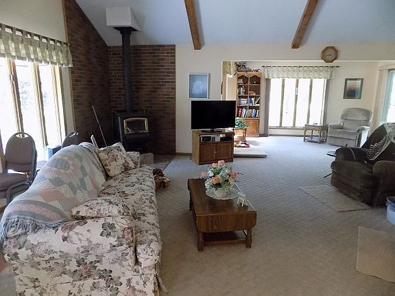 2nd image of 1090 Eagle Dr