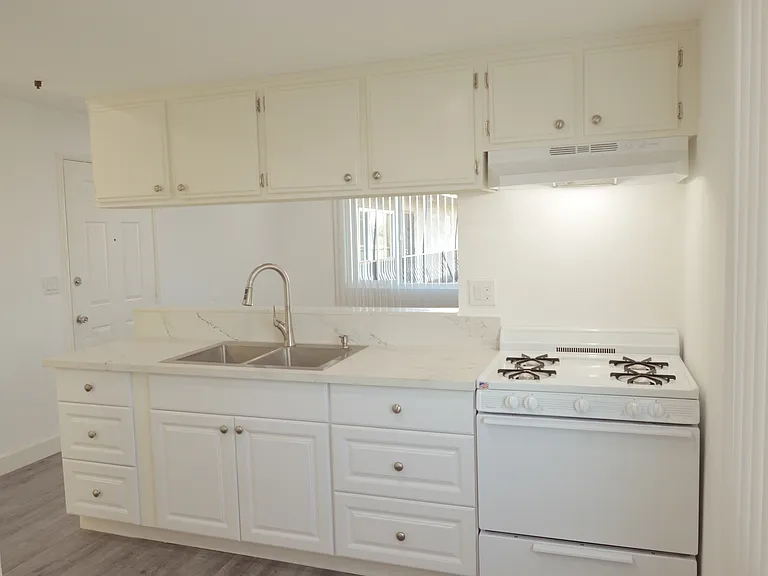 11968 York Ave #8 — Photo 17
