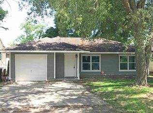 6210 East Dr, Groves, TX 77619