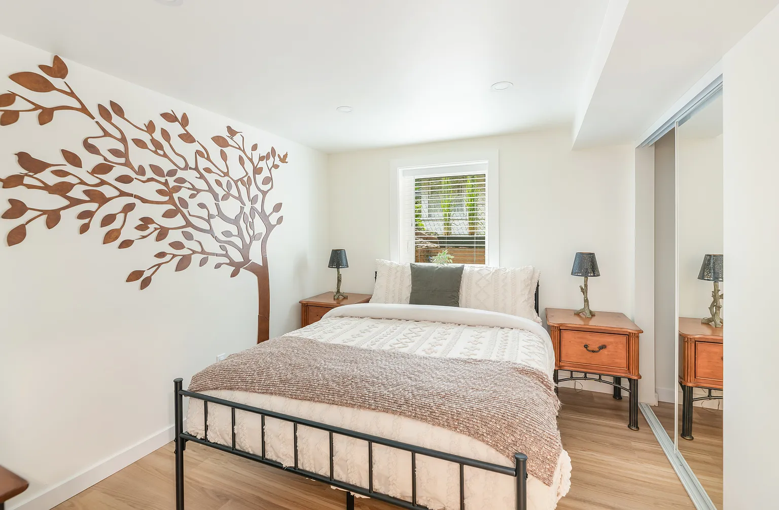 3 bed, 1200 sqft, $6,600 — Photo 4