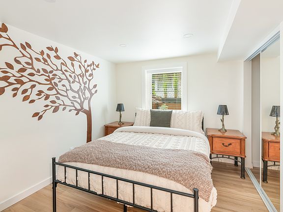 4th image of 10411 17th Ave NE Unit B