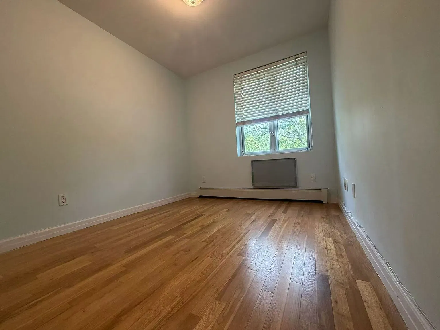 3 bed, 1050 sqft, $2,900 — Photo 3