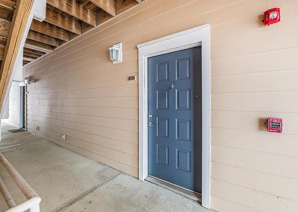 300 Bucksley Ln #102