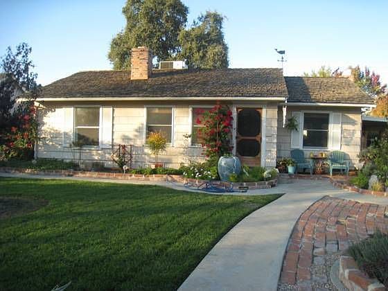 1st image of 1712 W Kaweah Ave