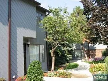 1429 John St #13 photo 1