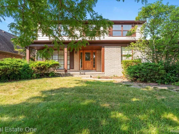 18040 Parkridge Dr, Riverview, MI 48193