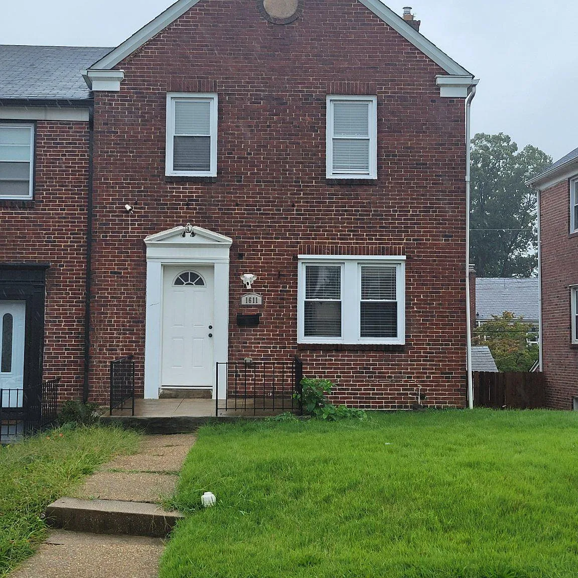 4 bed, 2.0 bath, 1844 sqft, $2,300 — Photo 1