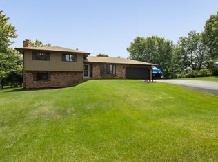 8740 Centaur Dr, Belvidere, IL 61008