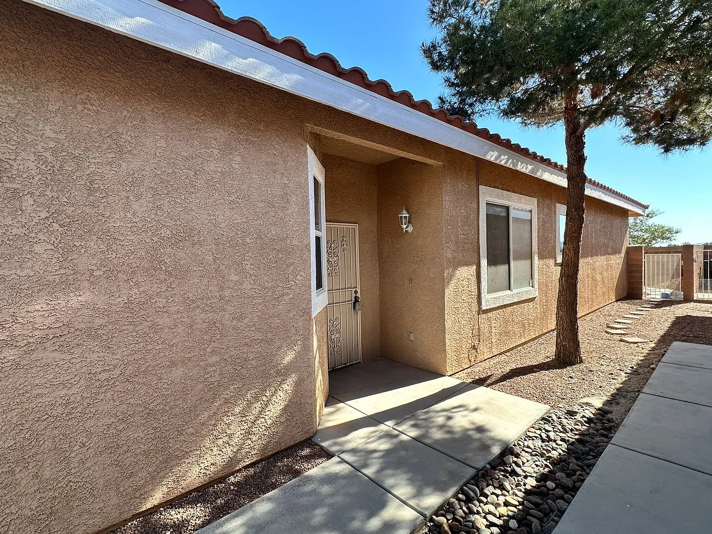 A Fabulous 3 Bedroom Townhome in South Las Vegas — Photo 4