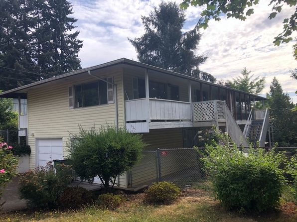 225 NW Ione St Unit 3