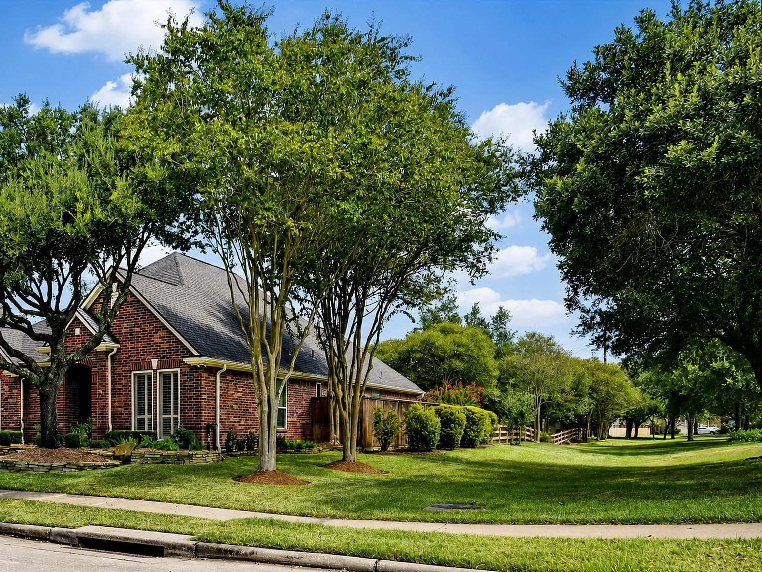 4 bed, 3.0 bath, 2827 sqft, $3,300 — Photo 3